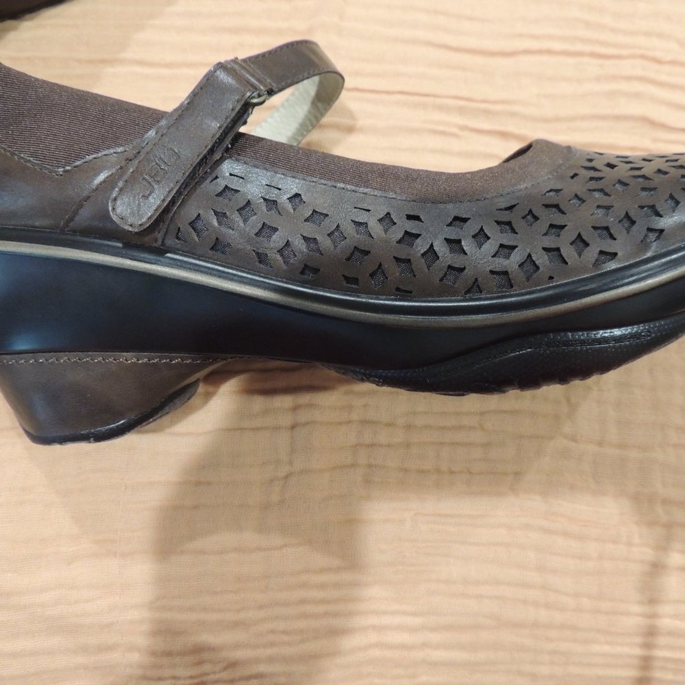 JBU size nine Mary Jane shoes